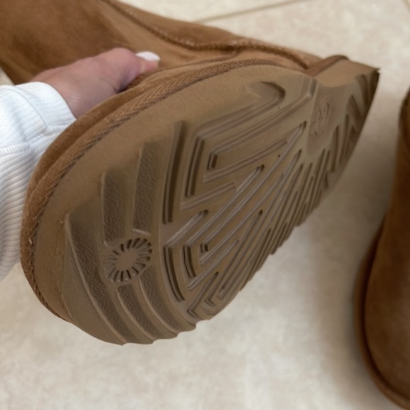 UGG size 6 boots - Picture 4 of 5